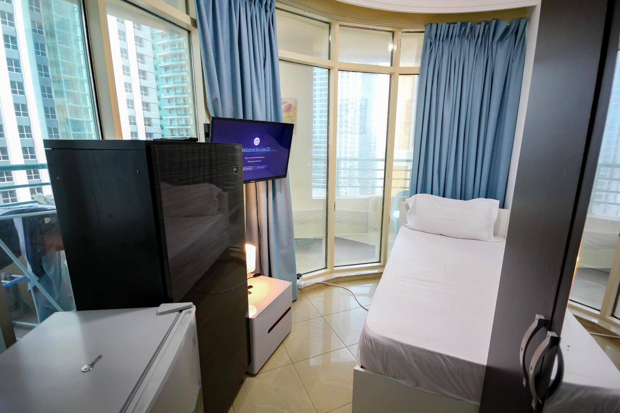 Nice Single Rooms For "Girls" Only In Dubai, Marina Exterior foto