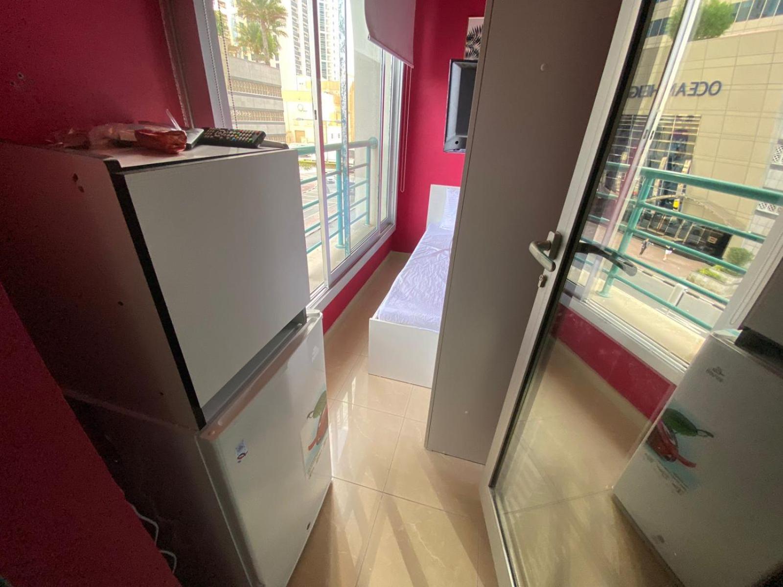 Nice Single Rooms For "Girls" Only In Dubai, Marina Exterior foto