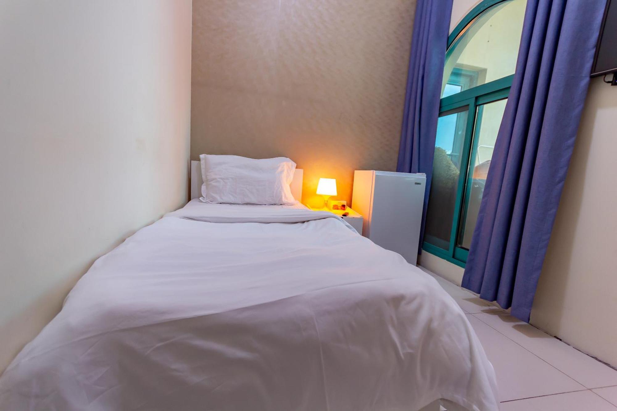 Nice Single Rooms For "Girls" Only In Dubai, Marina Exterior foto