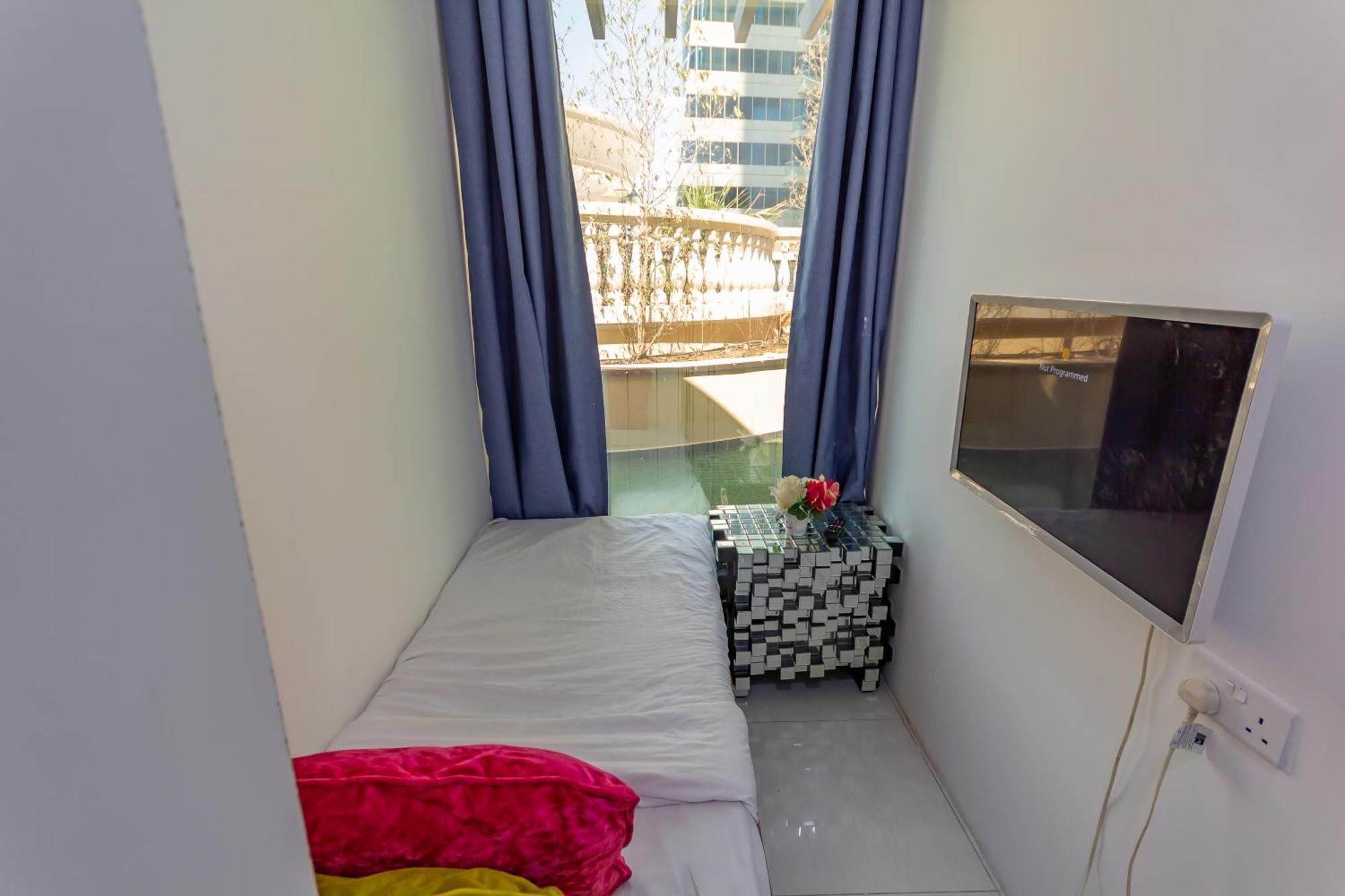 Nice Single Rooms For "Girls" Only In Dubai, Marina Exterior foto