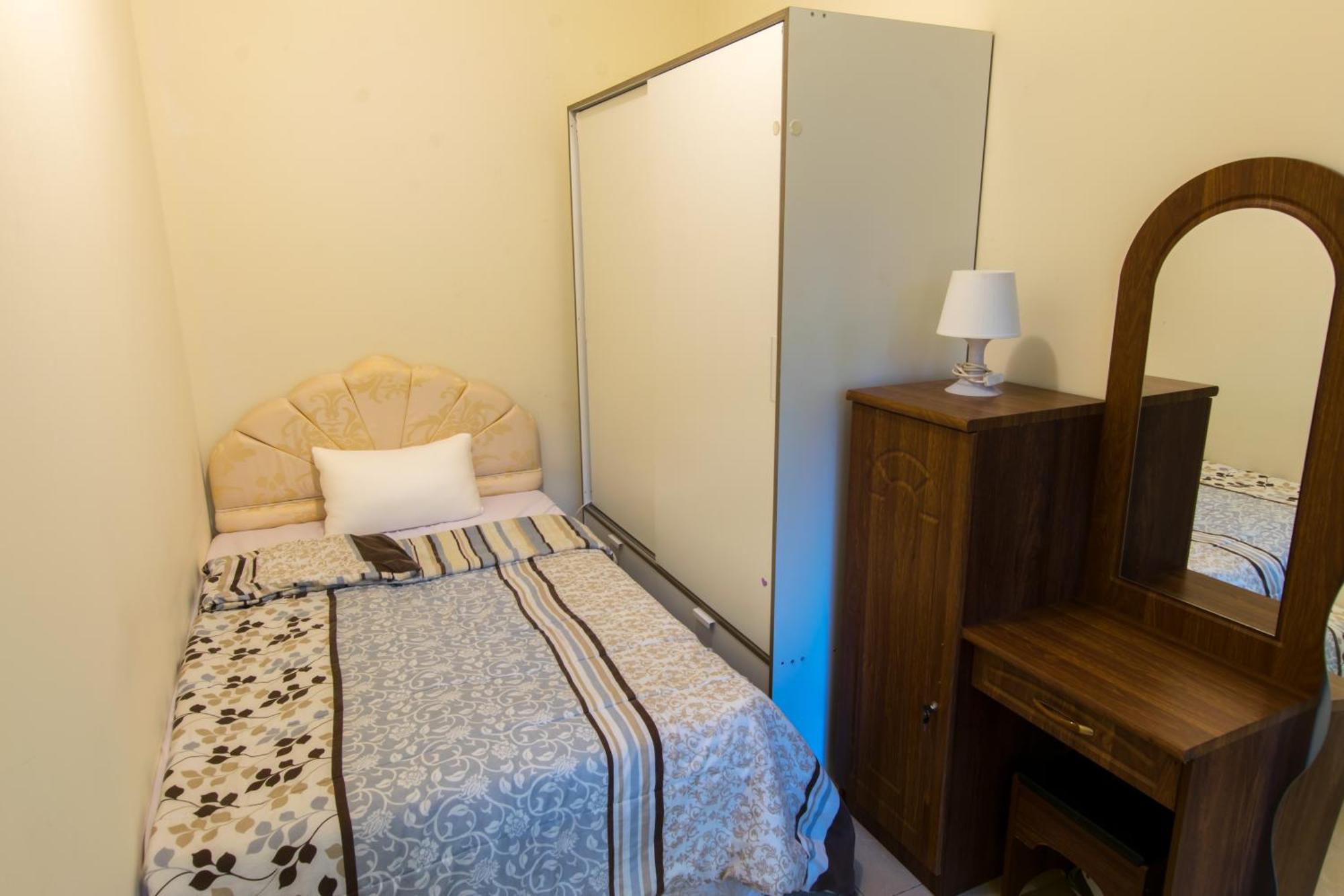 Nice Single Rooms For "Girls" Only In Dubai, Marina Exterior foto