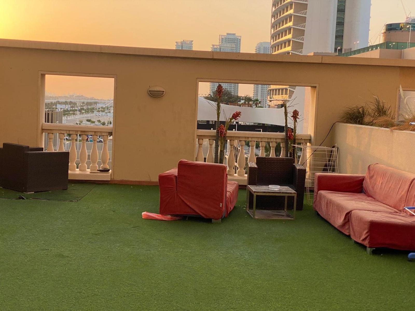 Nice Single Rooms For "Girls" Only In Dubai, Marina Exterior foto