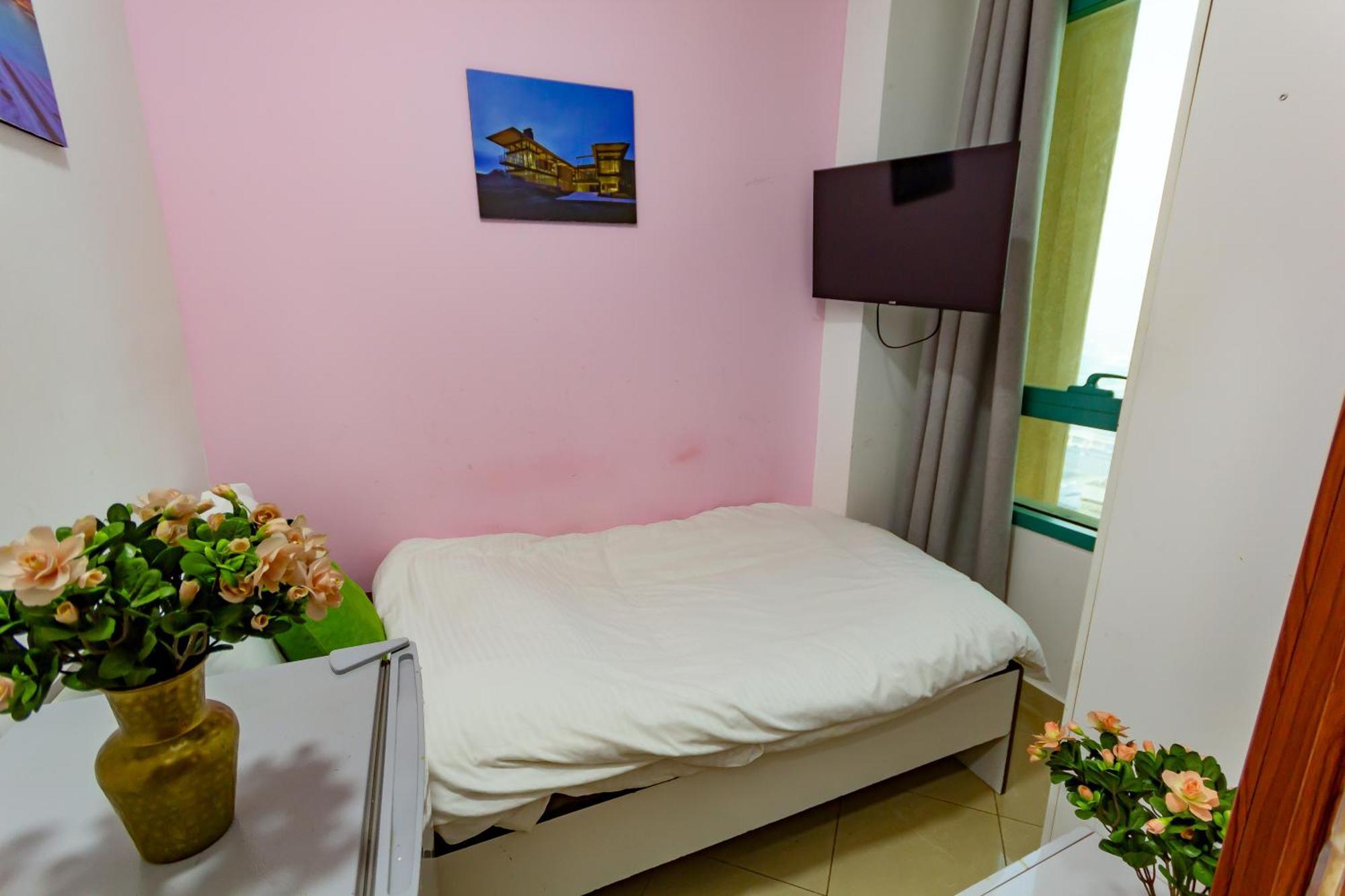 Nice Single Rooms For "Girls" Only In Dubai, Marina Exterior foto