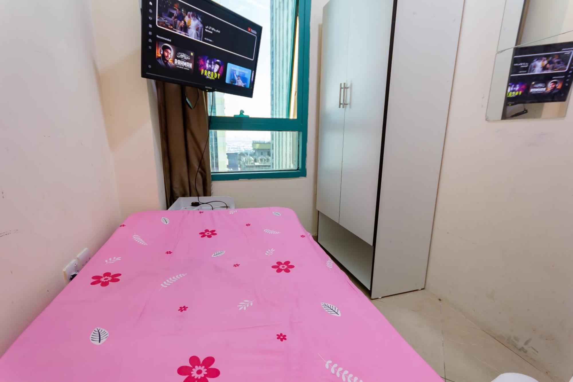 Nice Single Rooms For "Girls" Only In Dubai, Marina Exterior foto