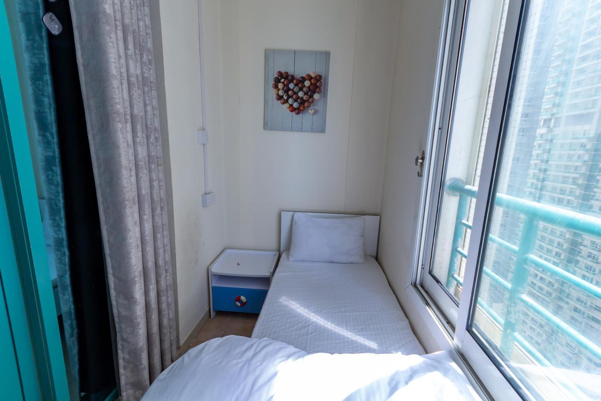 Nice Single Rooms For "Girls" Only In Dubai, Marina Exterior foto