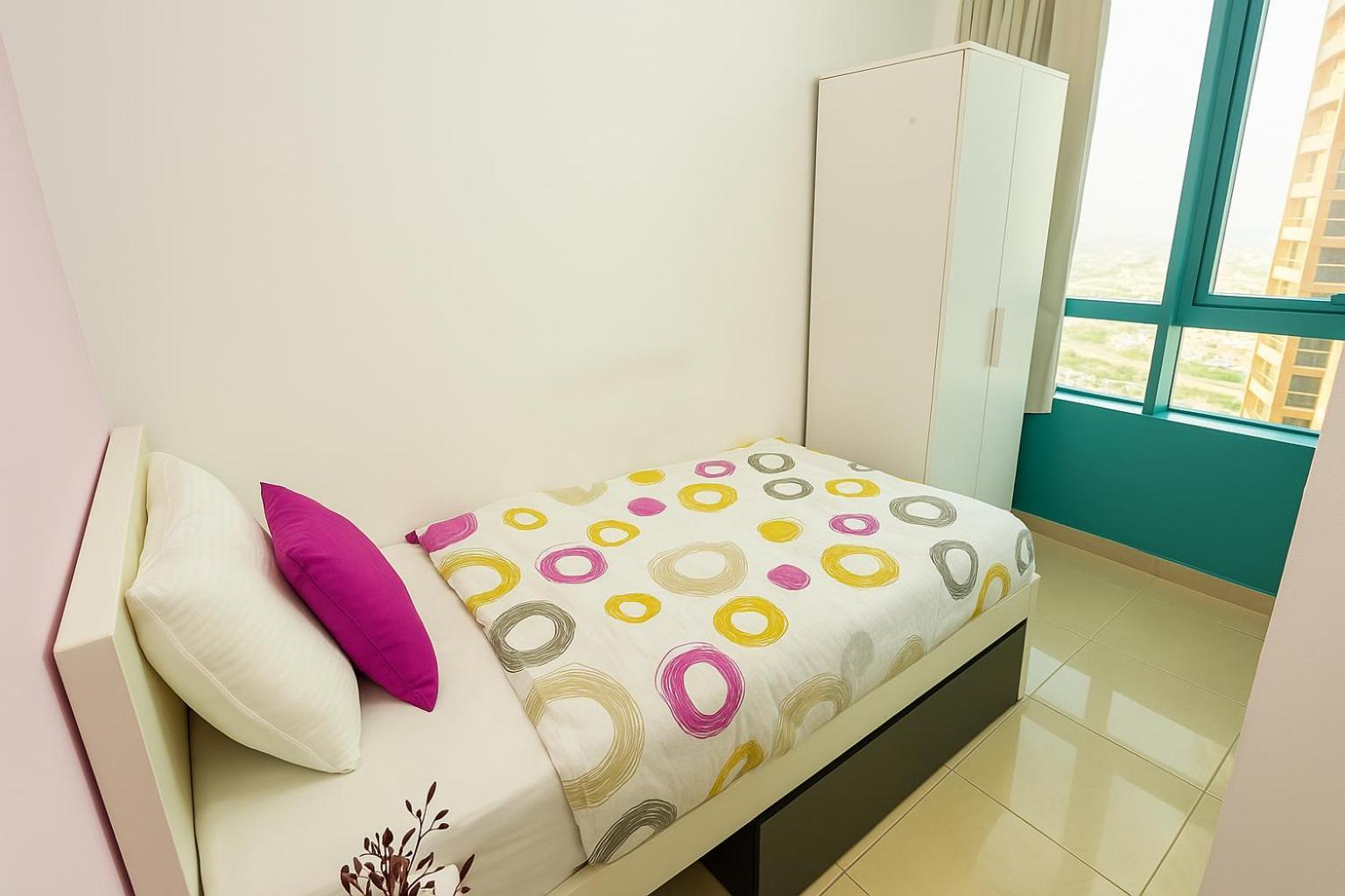 Nice Single Rooms For "Girls" Only In Dubai, Marina Exterior foto