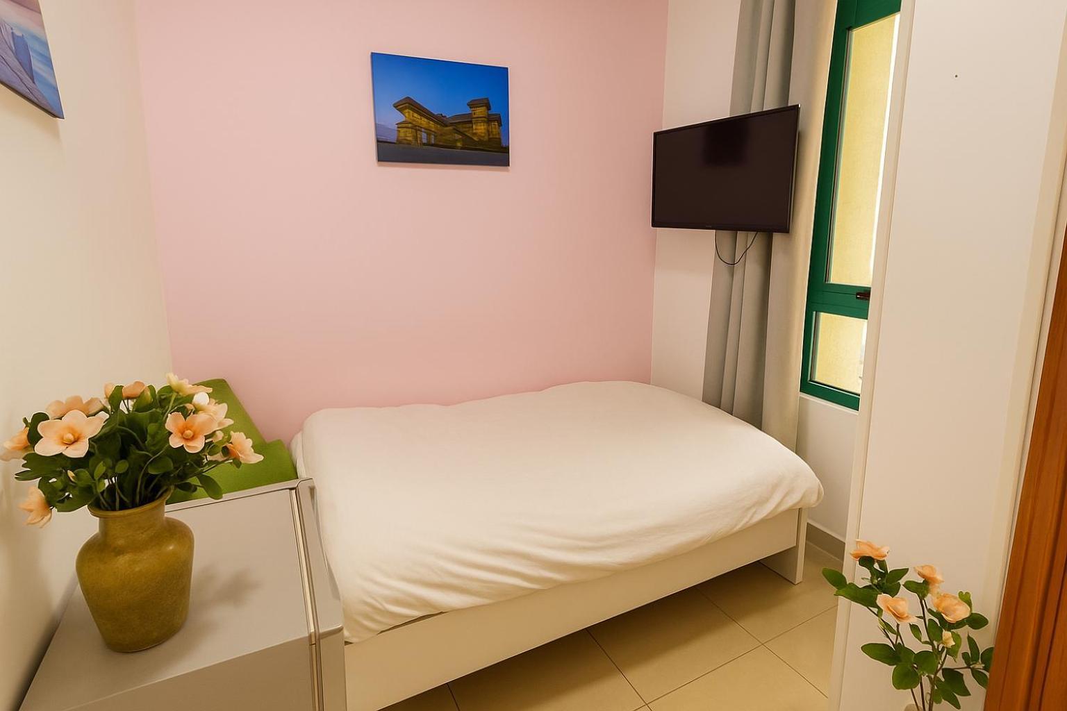 Nice Single Rooms For "Girls" Only In Dubai, Marina Exterior foto