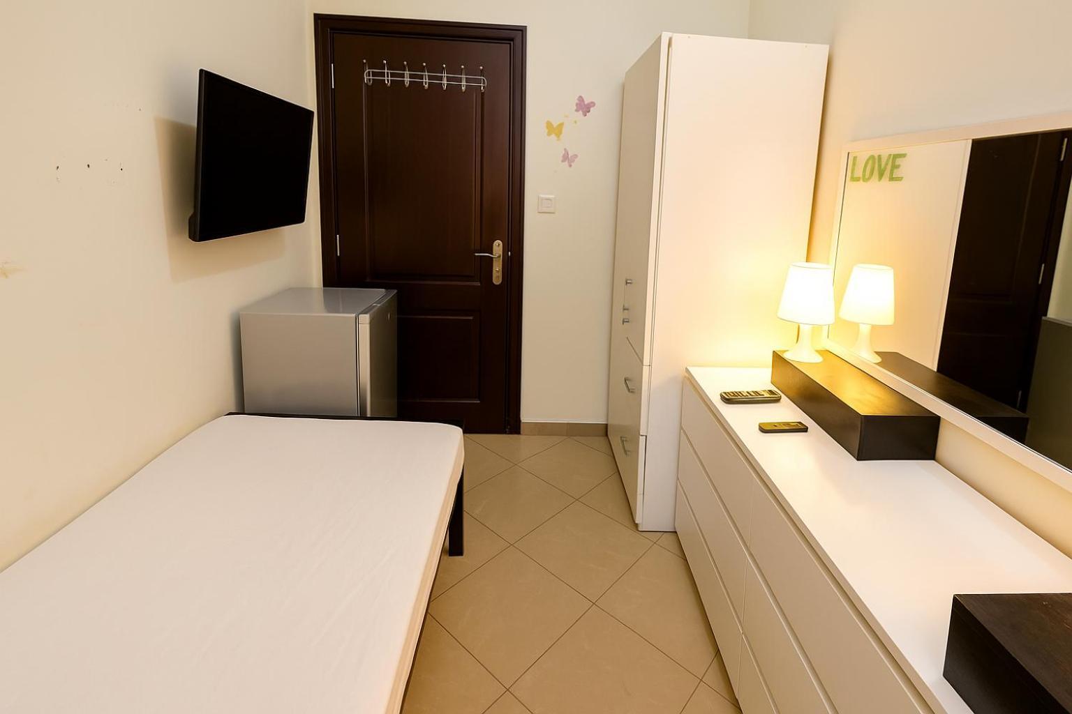 Nice Single Rooms For "Girls" Only In Dubai, Marina Exterior foto